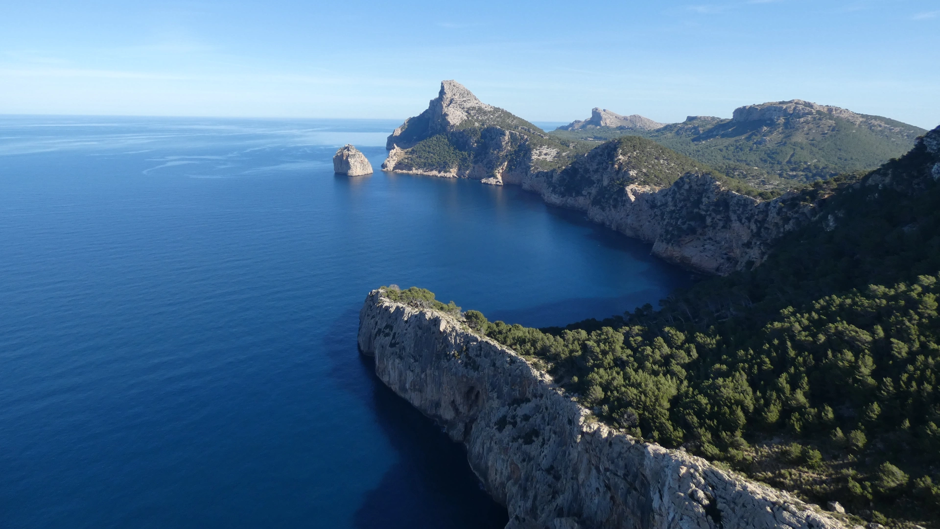 Blick auf die Halbinsel Formentor im Norden Mallorcas in der Abenddämmerung